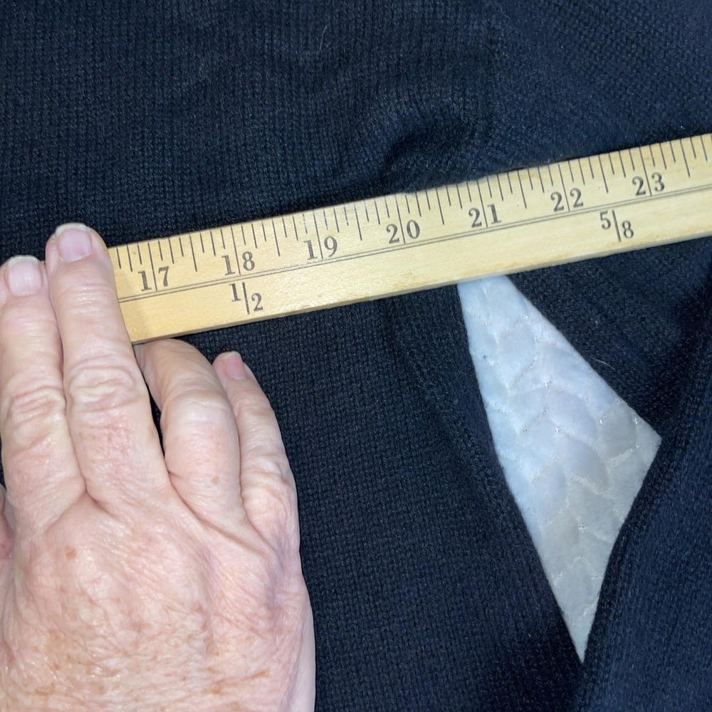 Garnet Hill  Black cashmere‎ Cable Front Detail Preppy V neck sweater Medium - Picture 8 of 10